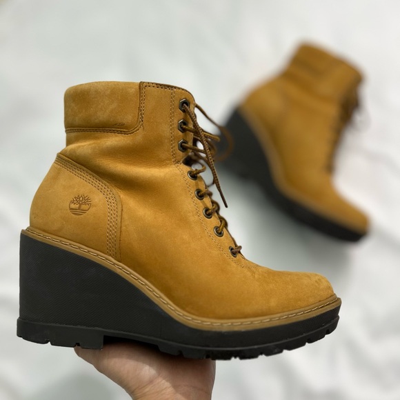 Timberland Women's Tan Wedge Boots size 6.5 - Picture 2 of 5